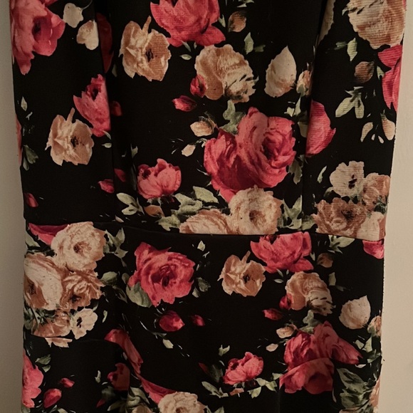Black dress with flowers - Picture 3 of 4